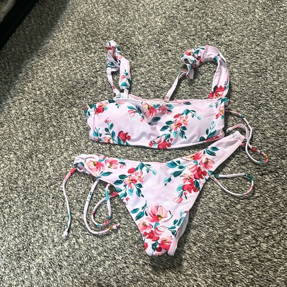 Shein size medium floral pink bikini - Picture 1 of 1